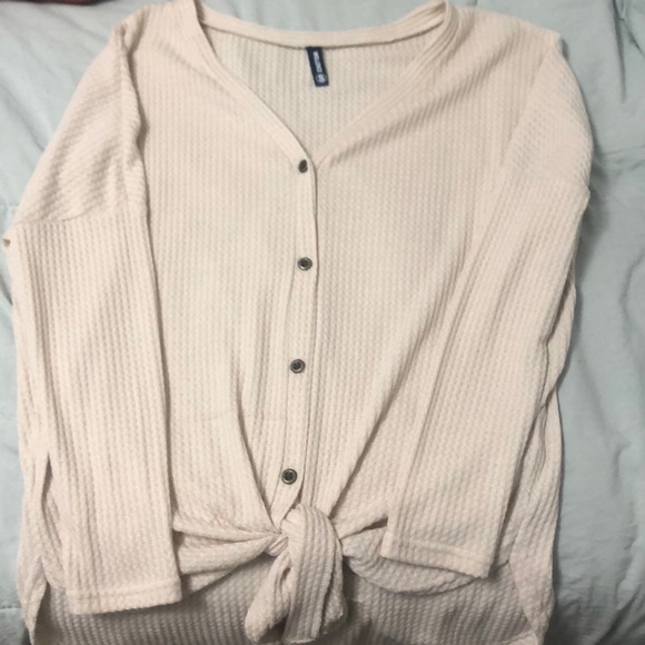 Iwollence Tops - Flowy cream waffle shirt